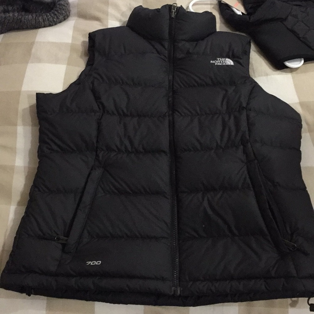 Women’s the northface vest size m defects posted